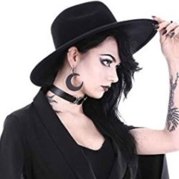 Hot Topic Jewelry - earrings moon Occult Gothic Luna Large Crescent